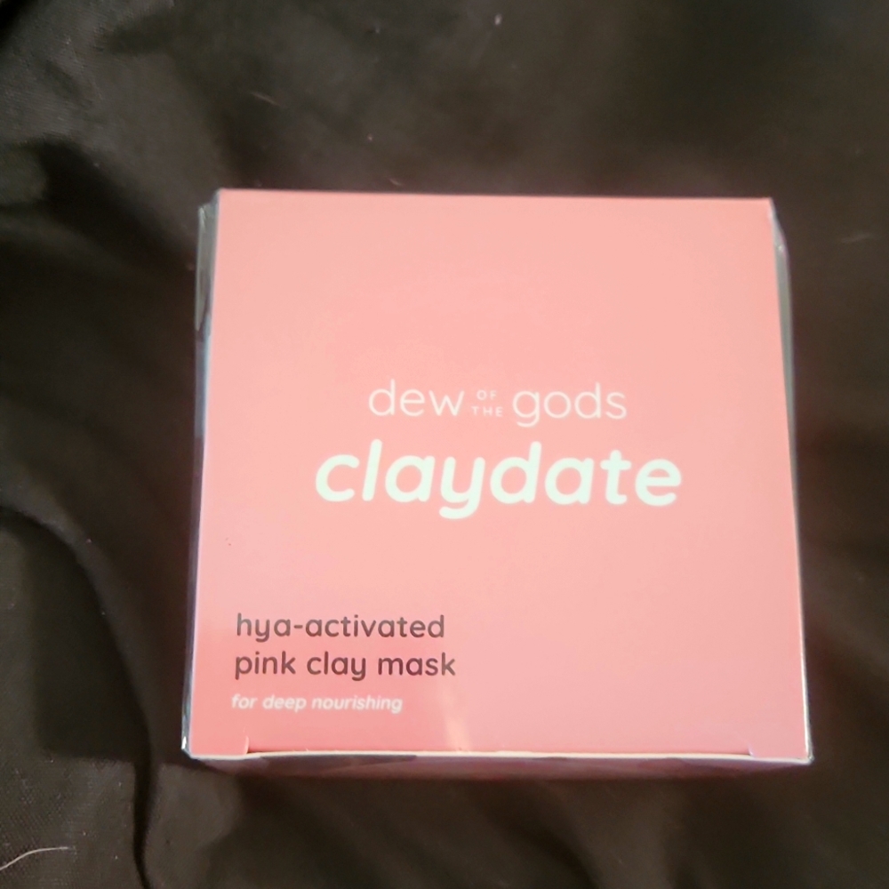 Play date hiya activated pink clay mask